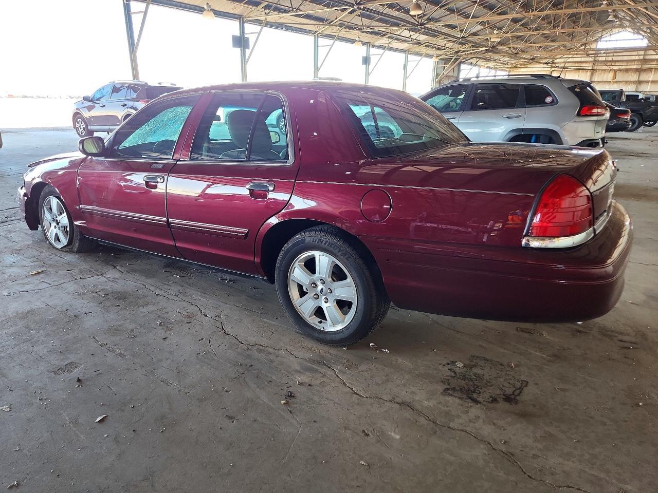 2011 Ford Crown Victoria Lx - Фото 2