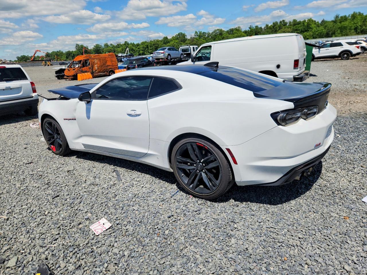 2022 Chevrolet Camaro Lt1 - Image 2