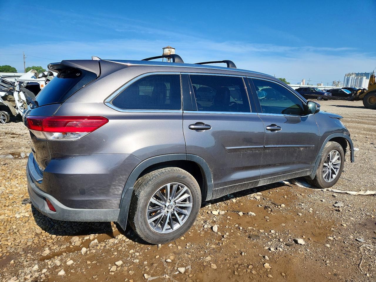 2018 Toyota Highlander Xle - Фото 3