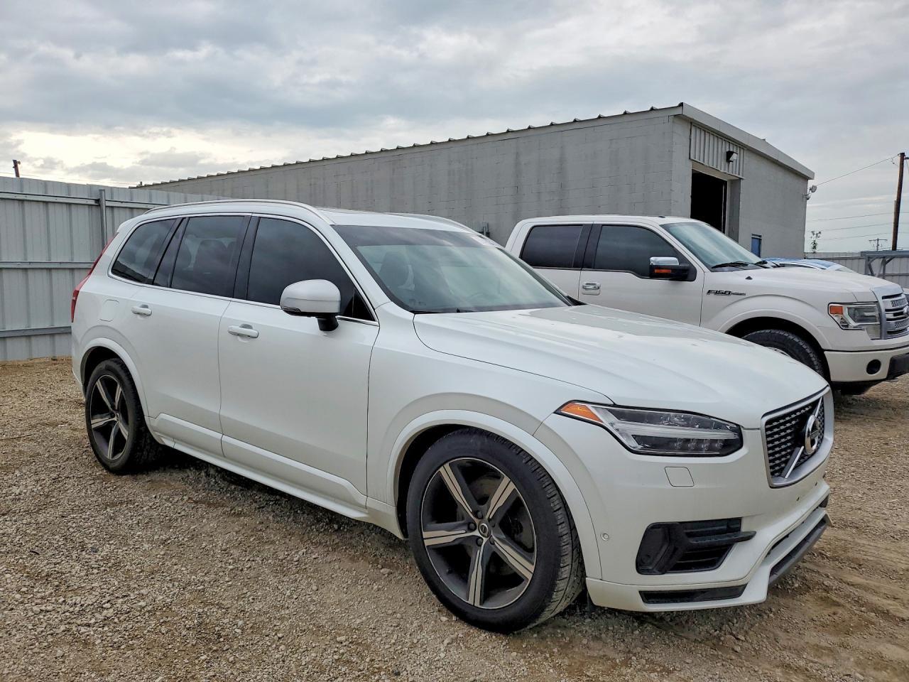 2017 Volvo Xc90 T8 - Image 4