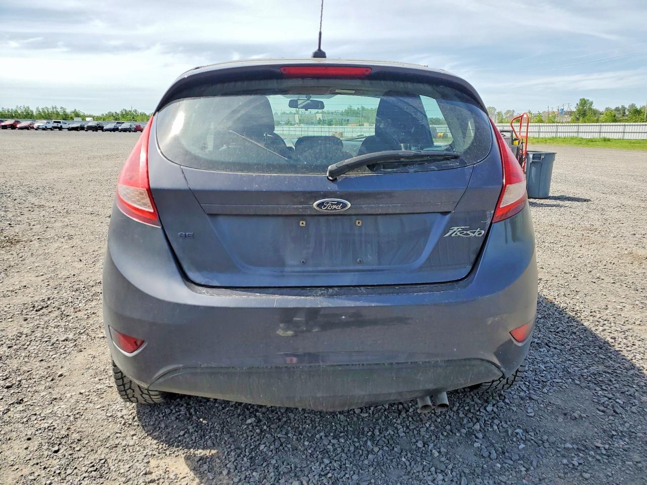 2013 Ford Fiesta Se - Фото 6