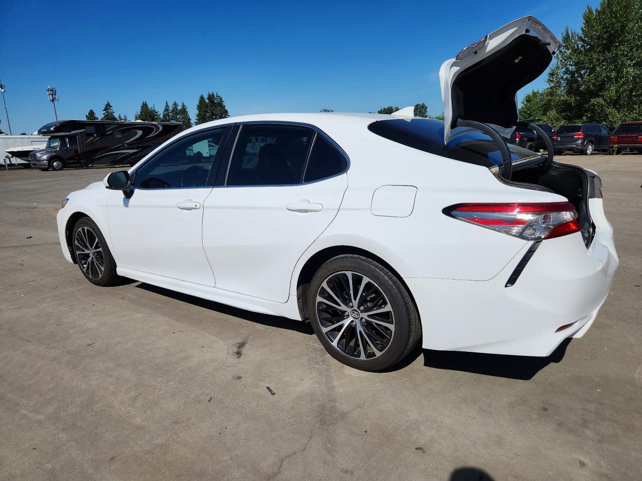 2019 Toyota Camry Se - Image 2