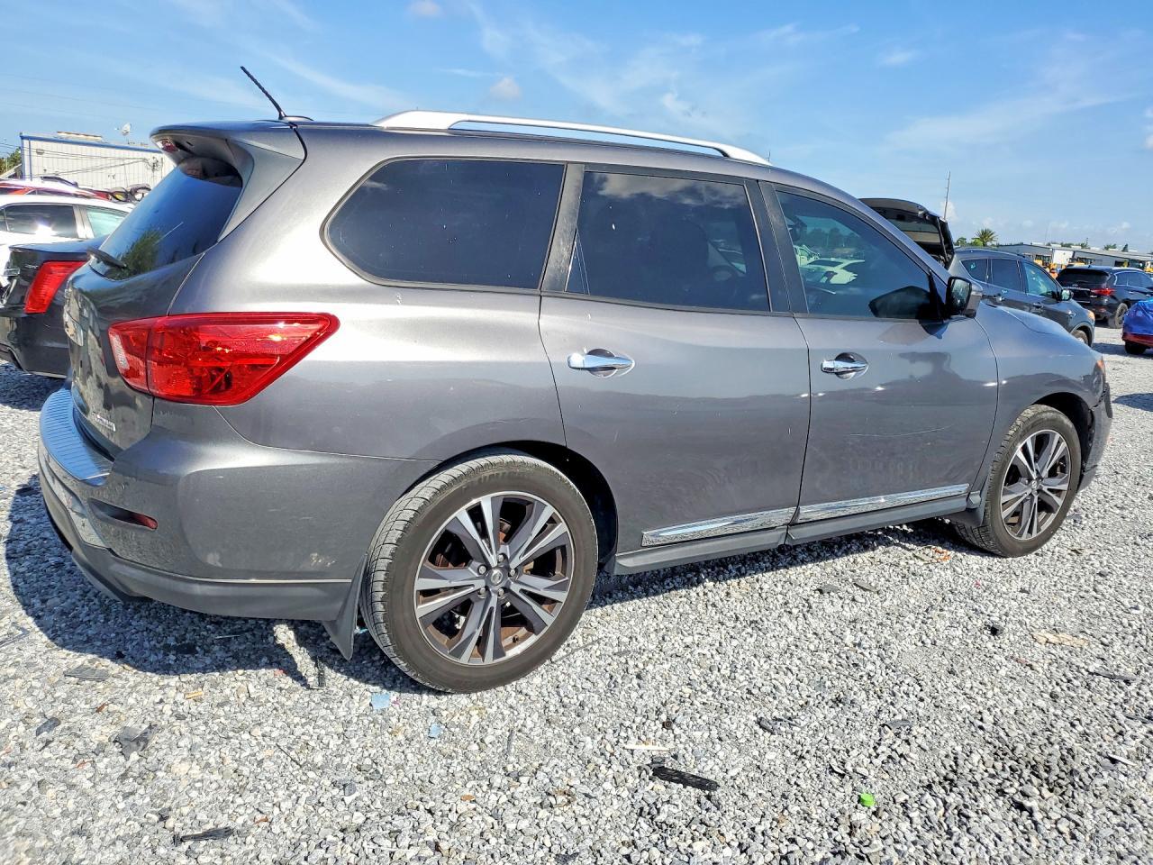 2017 Nissan Pathfinder Platinum - Фото 3