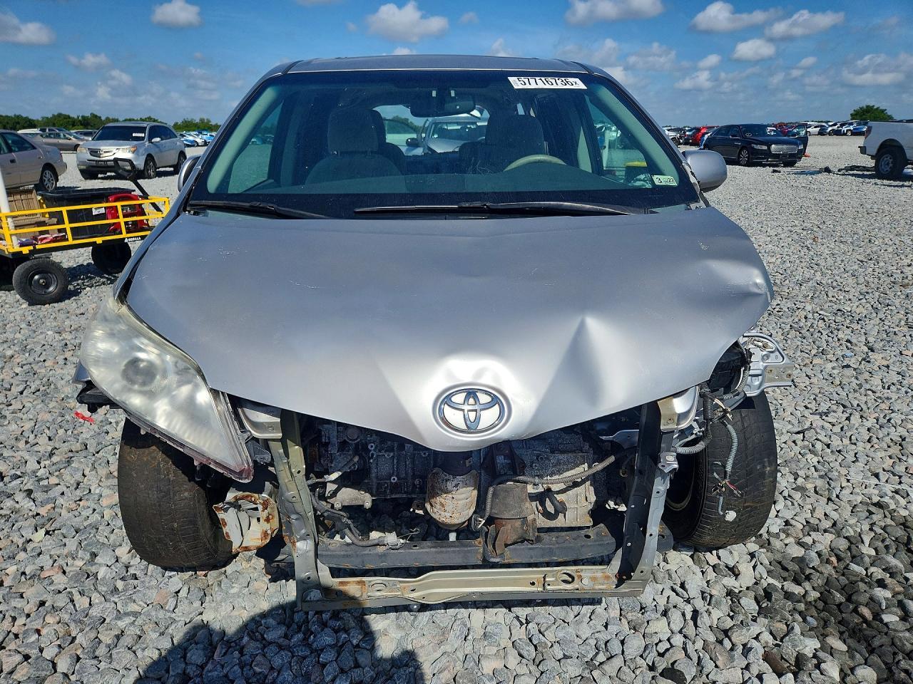 2015 Toyota Sienna Sport - Image 5