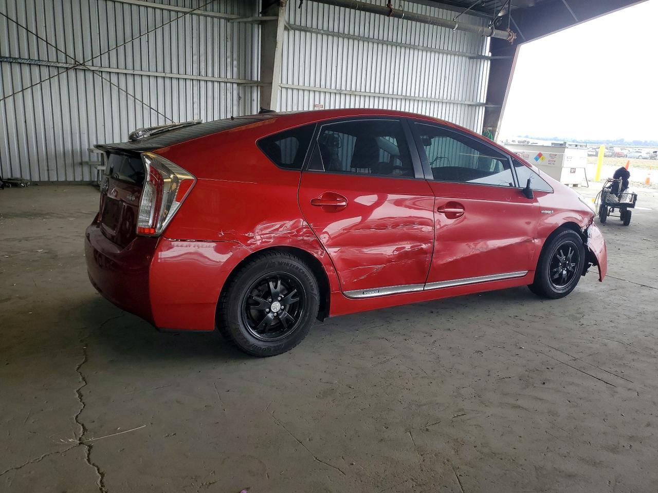 2015 Toyota Prius Three - Фото 3