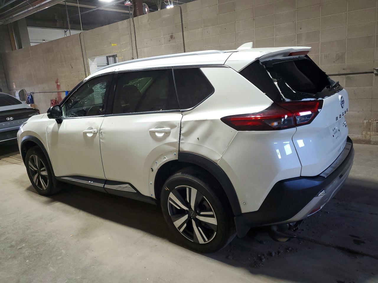 2023 Nissan Rogue Platinum - Image 2