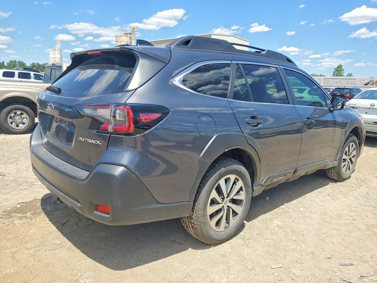 2024 Subaru Outback Premium - Image 3