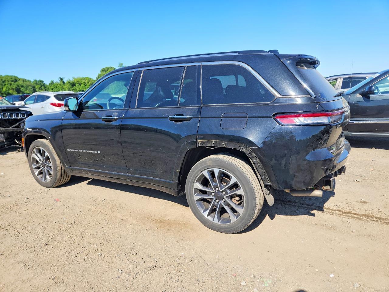 2023 Jeep Grand Cherokee Overland - Фото 2