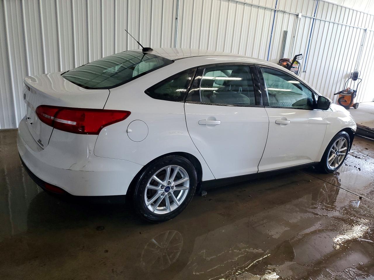 2015 Ford Focus Se - Image 3