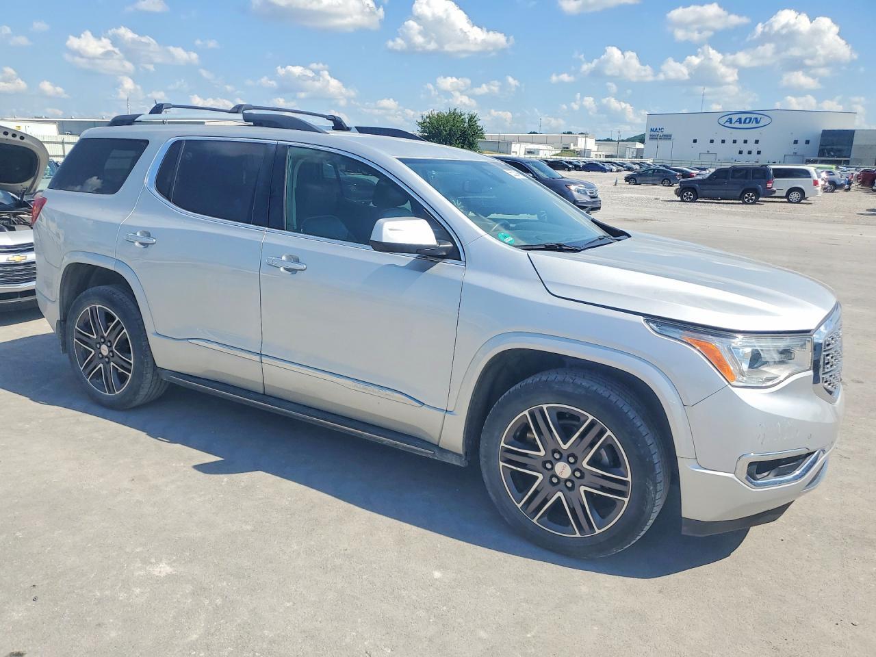 2017 GMC Acadia Denali - Фото 4