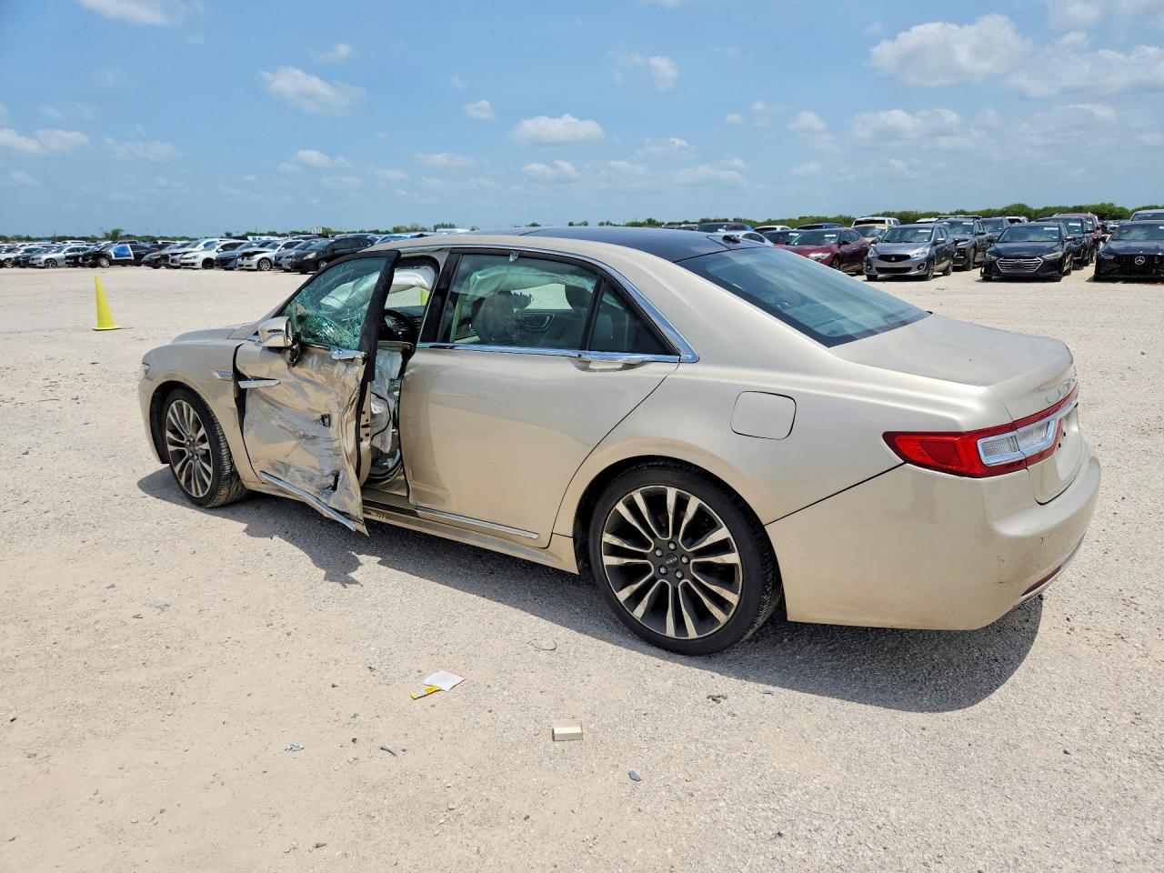 2017 Lincoln Continental Select - Image 2