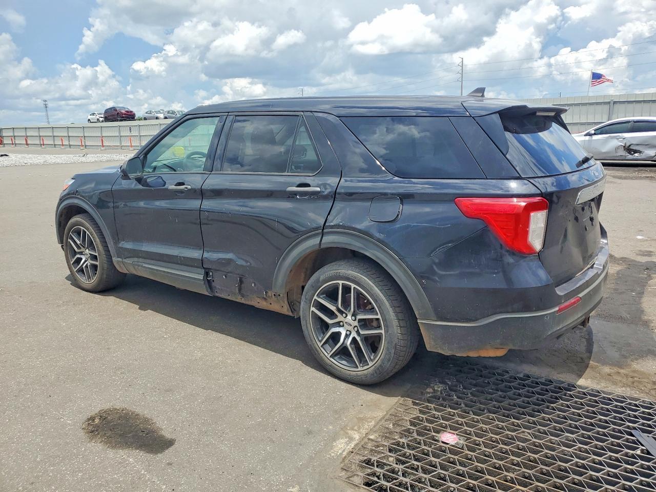 2021 Ford Explorer - Image 2