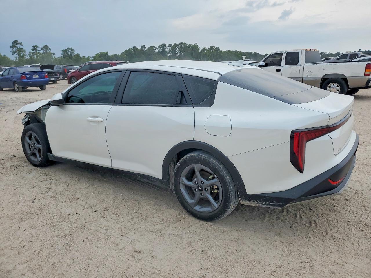 2025 Kia K4 Lxs - Image 2