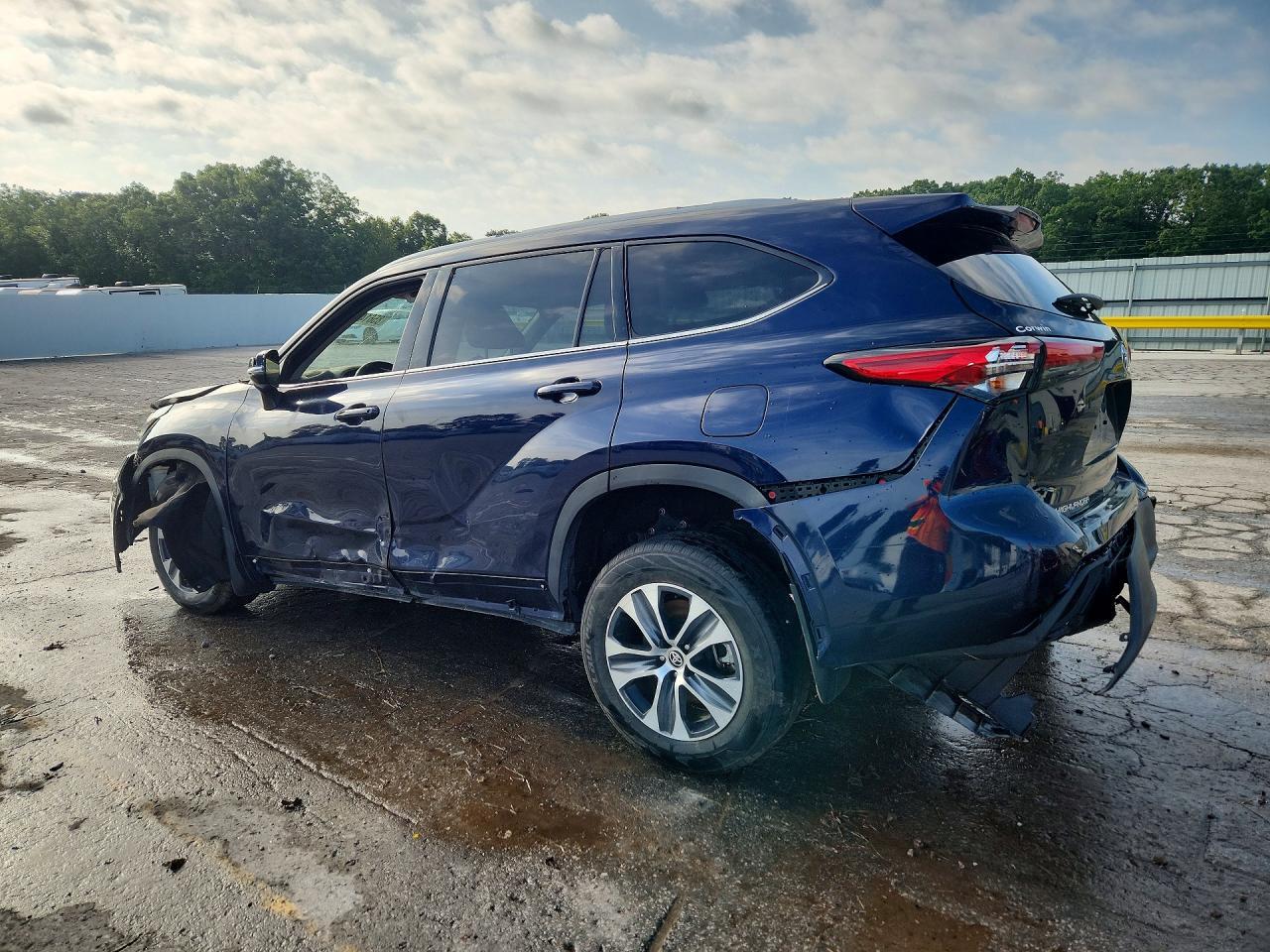2022 Toyota Highlander Xle - Фото 2