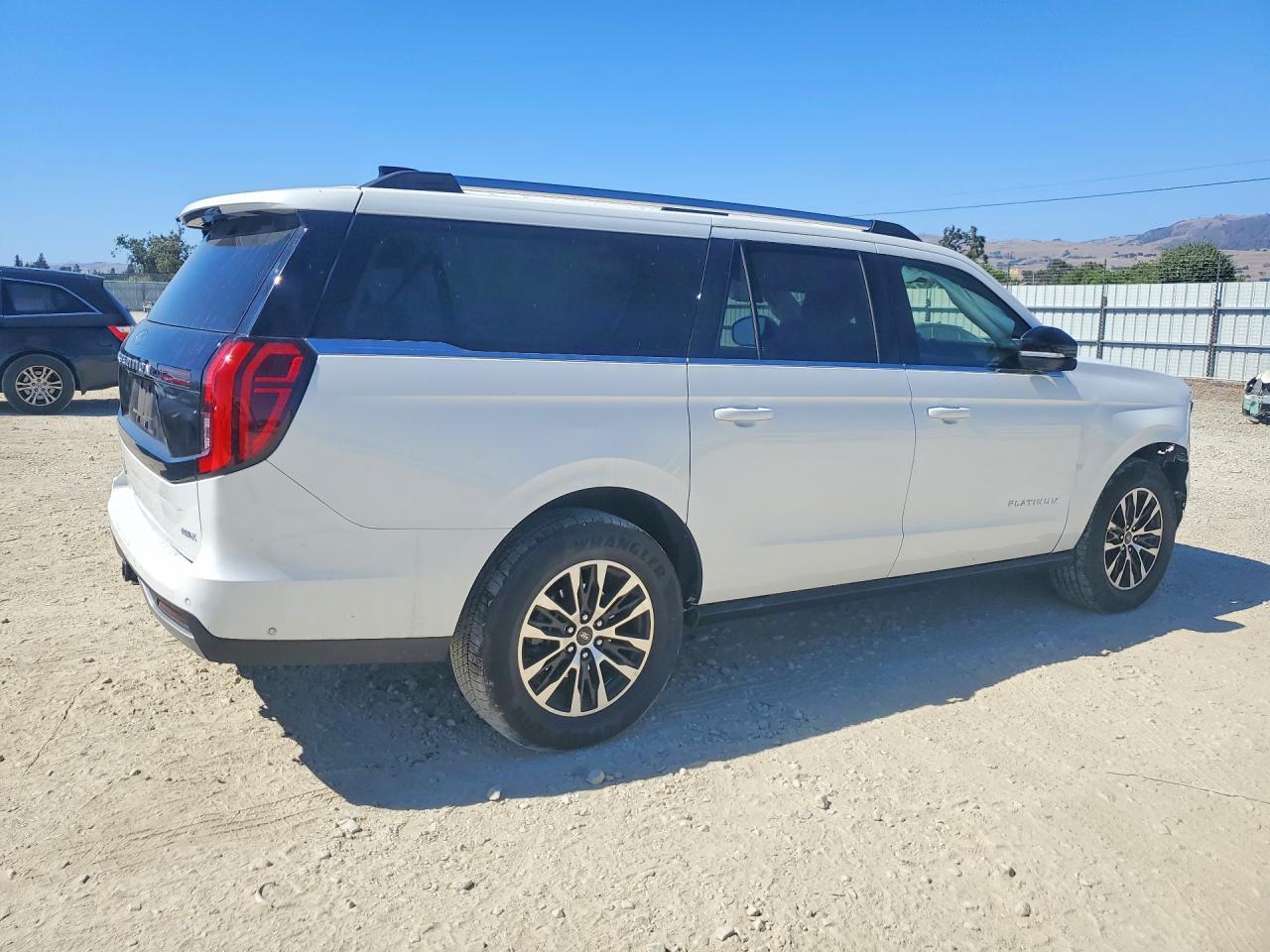 2025 Ford Expedition Max Platinum - Image 3