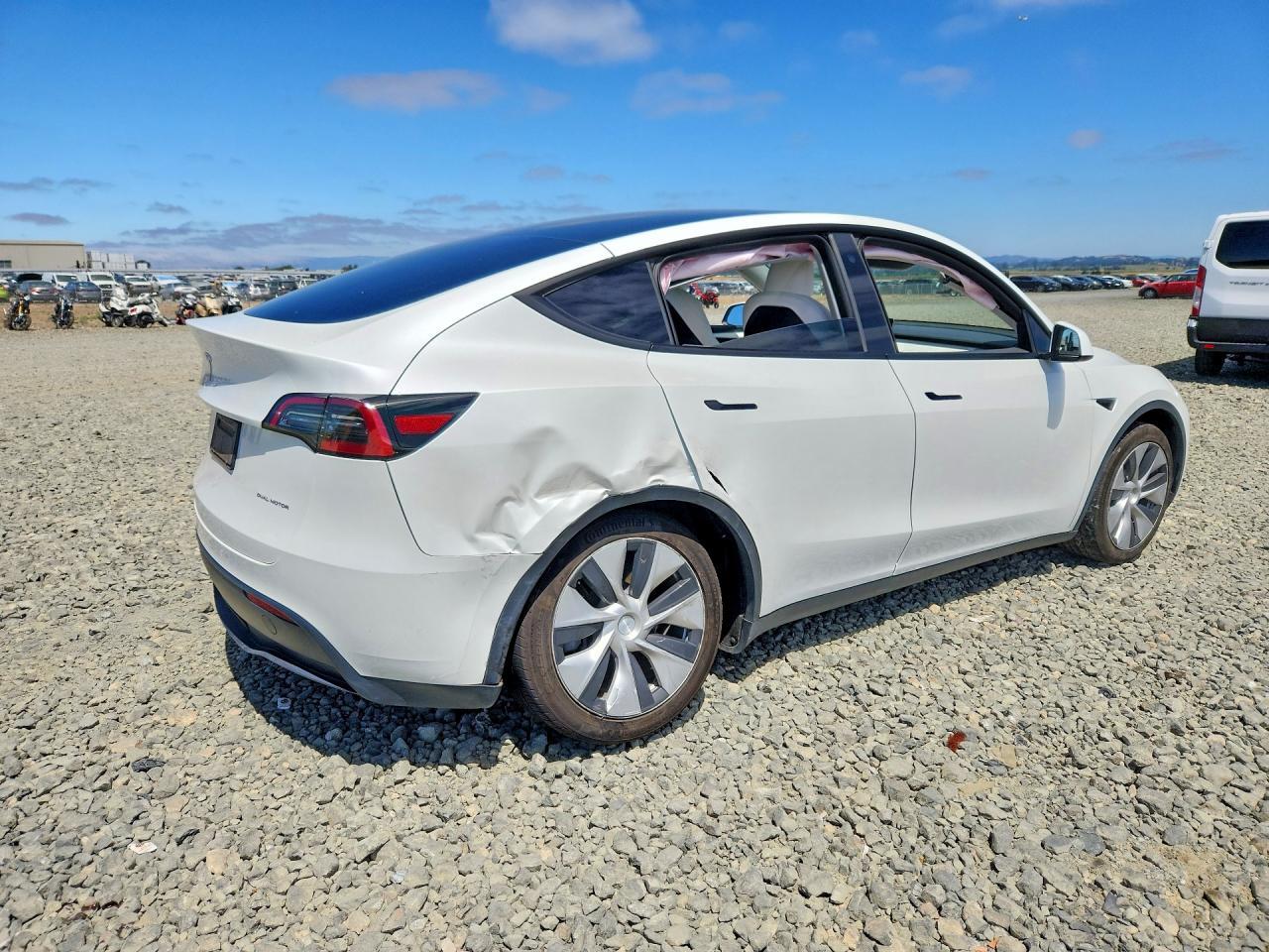 2023 Tesla Model Y - Фото 3