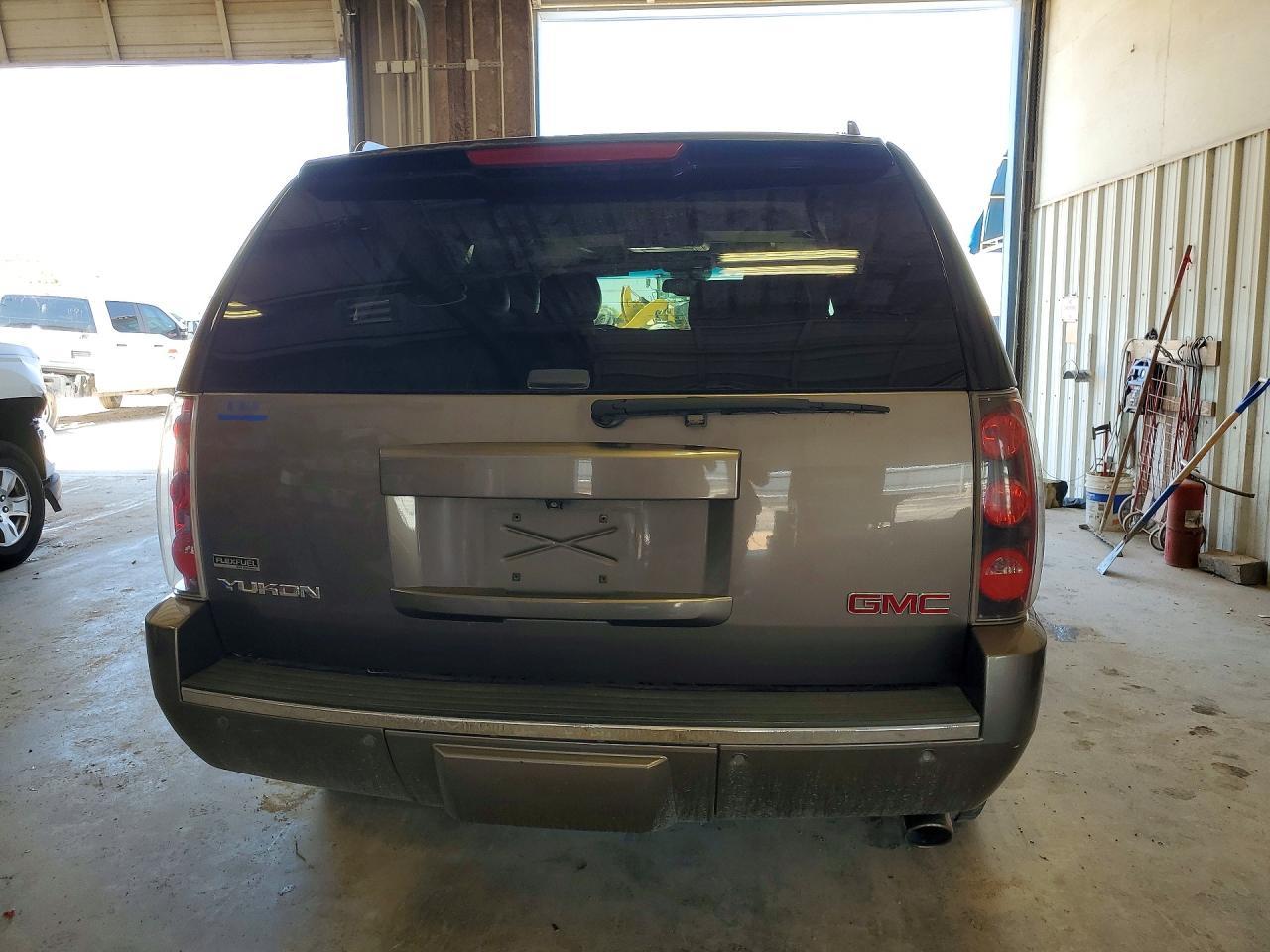 2011 GMC Yukon Denali - Фото 6