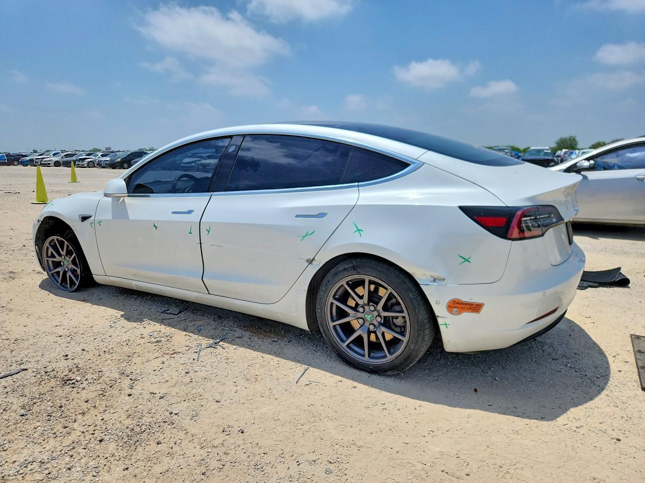 2020 Tesla Model 3 - Фото 2