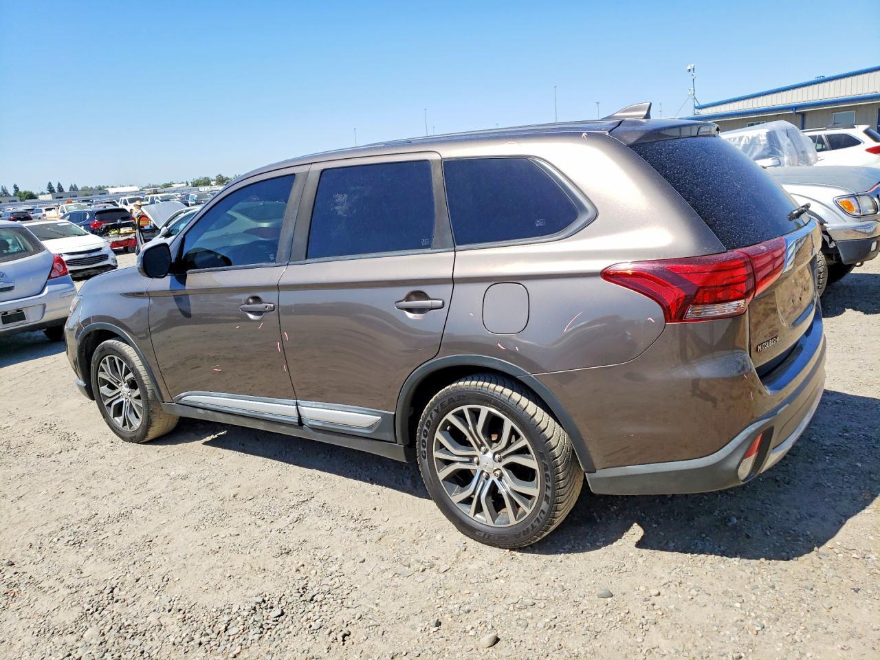 2017 Mitsubishi Outlander Se - Image 2
