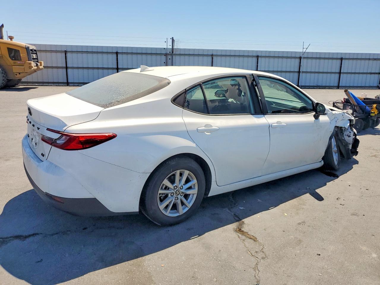 2025 Toyota Camry Le - Фото 3