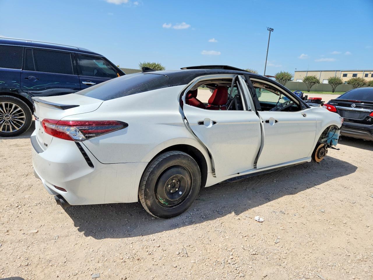 2022 Toyota Camry Xse V6 - Image 3