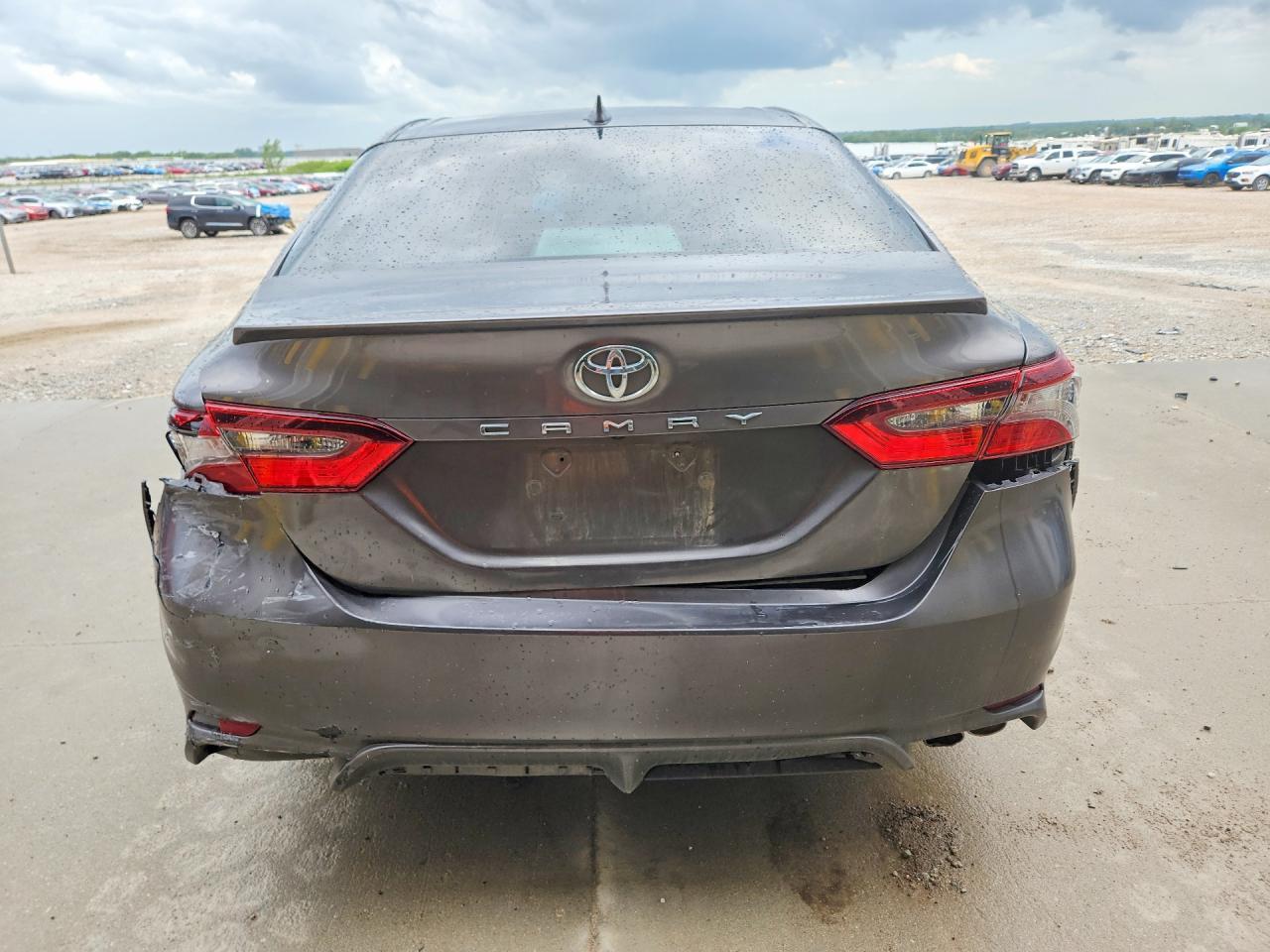 2021 Toyota Camry Se - Фото 6