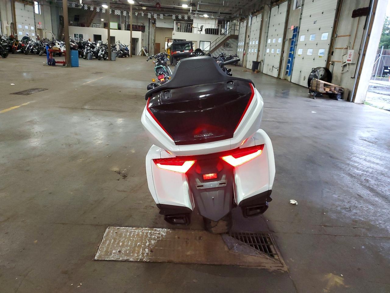 2024 Honda Gl1800 - Image 4