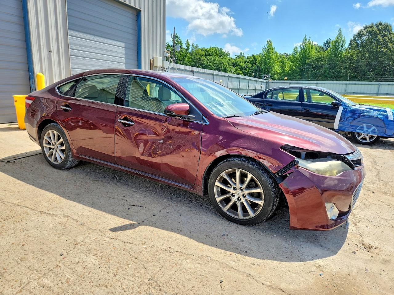 2015 Toyota Avalon Limited - Image 4
