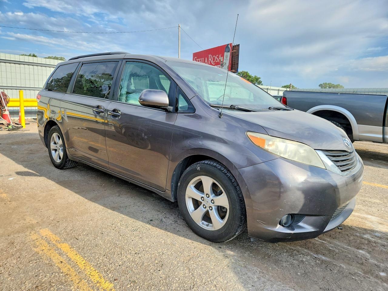 2013 Toyota Sienna Le - Фото 4