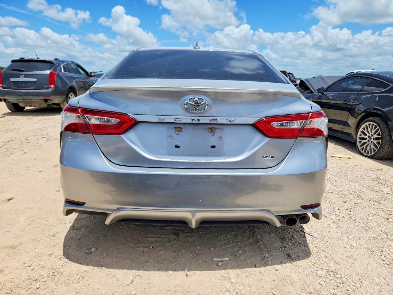 2020 Toyota Camry Se - Фото 6