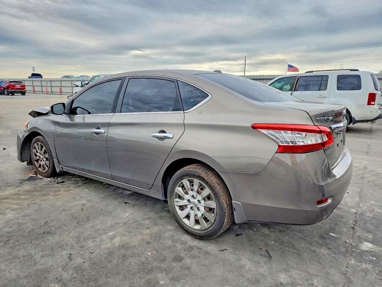 2015 Nissan Sentra S - Фото 2