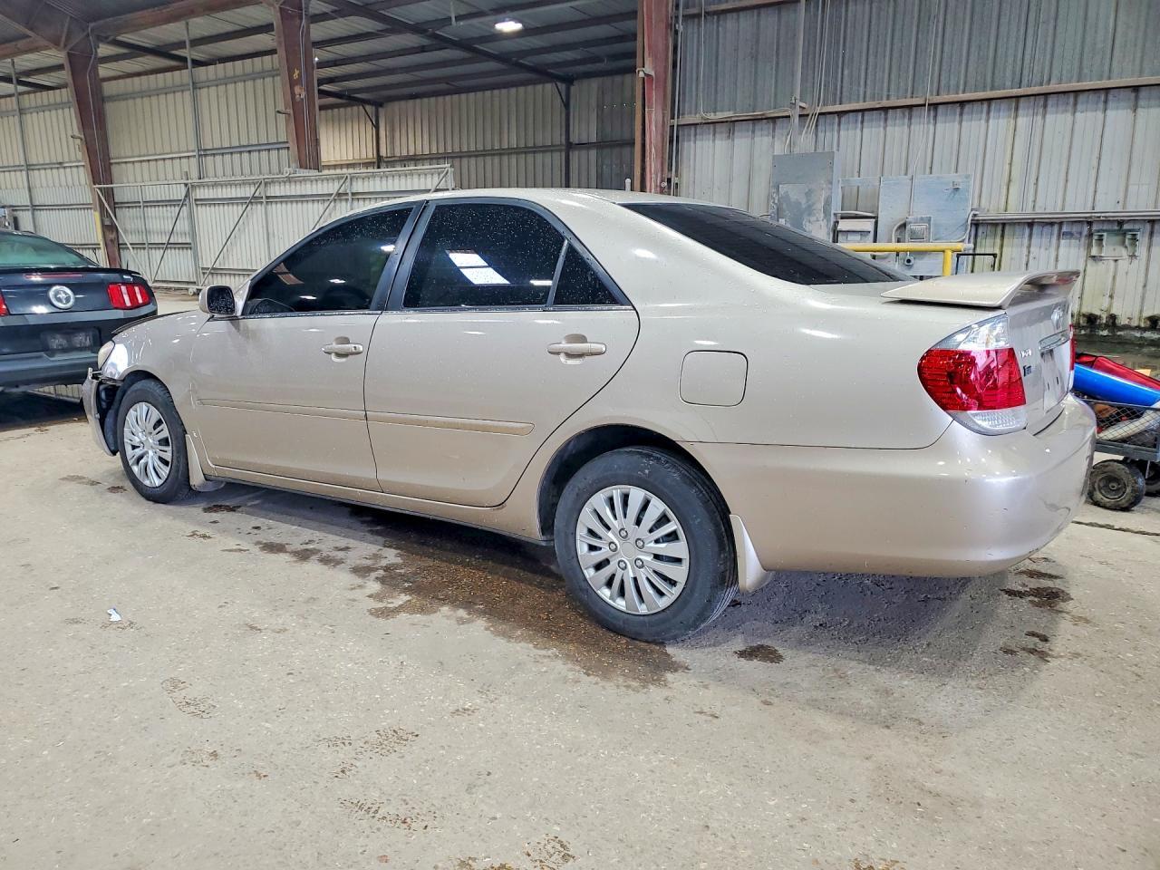 2005 Toyota Camry Le - Фото 2