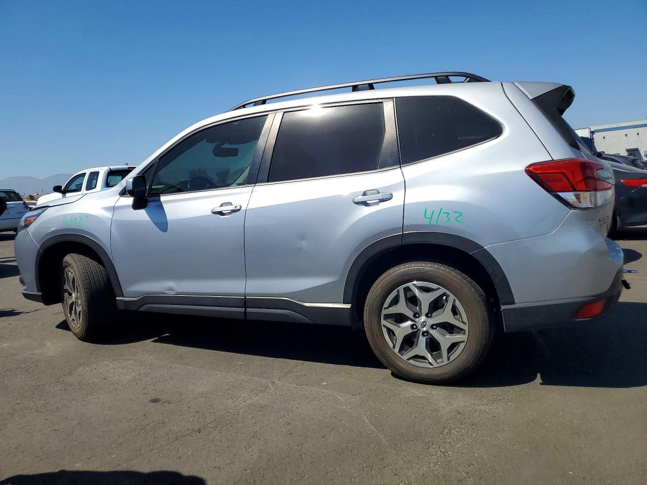 2023 Subaru Forester Premium - Image 2