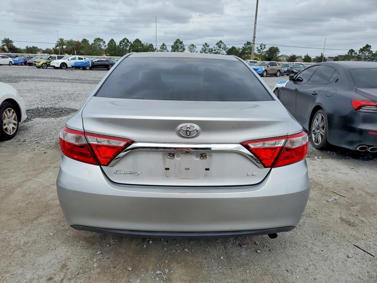 2017 Toyota Camry Le - Фото 6