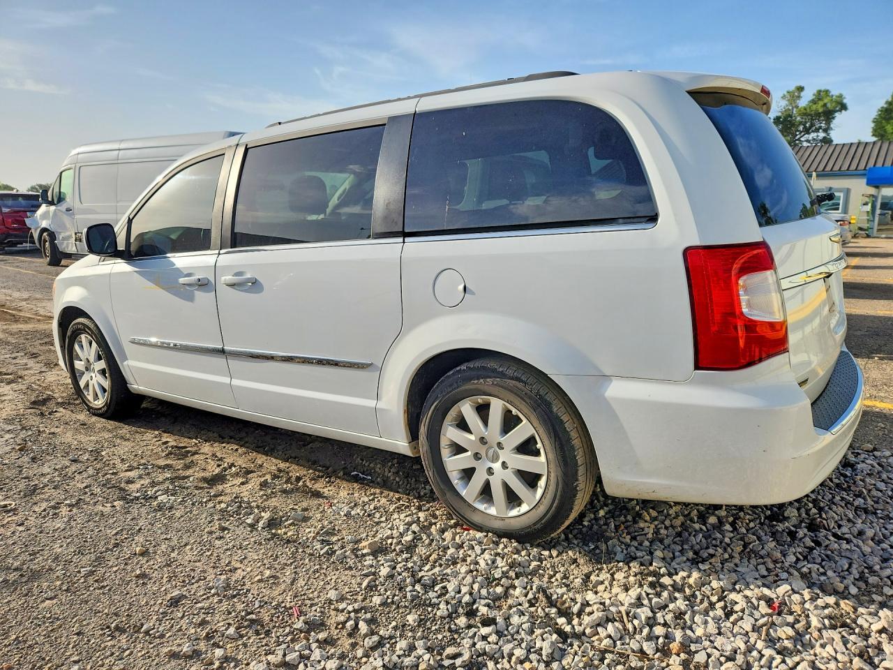 2016 Chrysler Town & Country Touring - Image 2