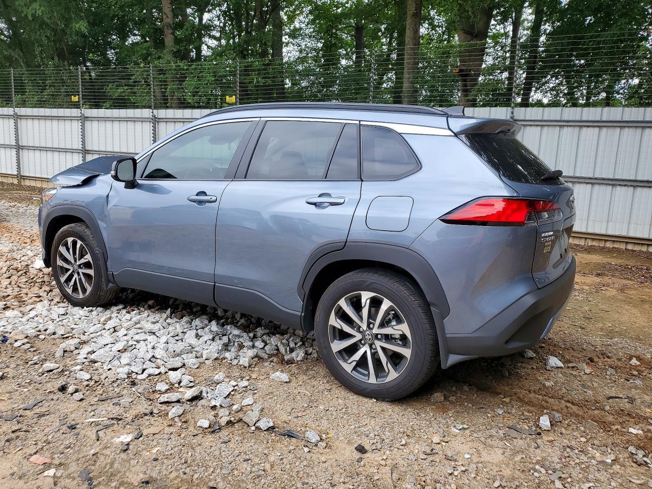 2025 Toyota Corolla Cross Xle - Image 2