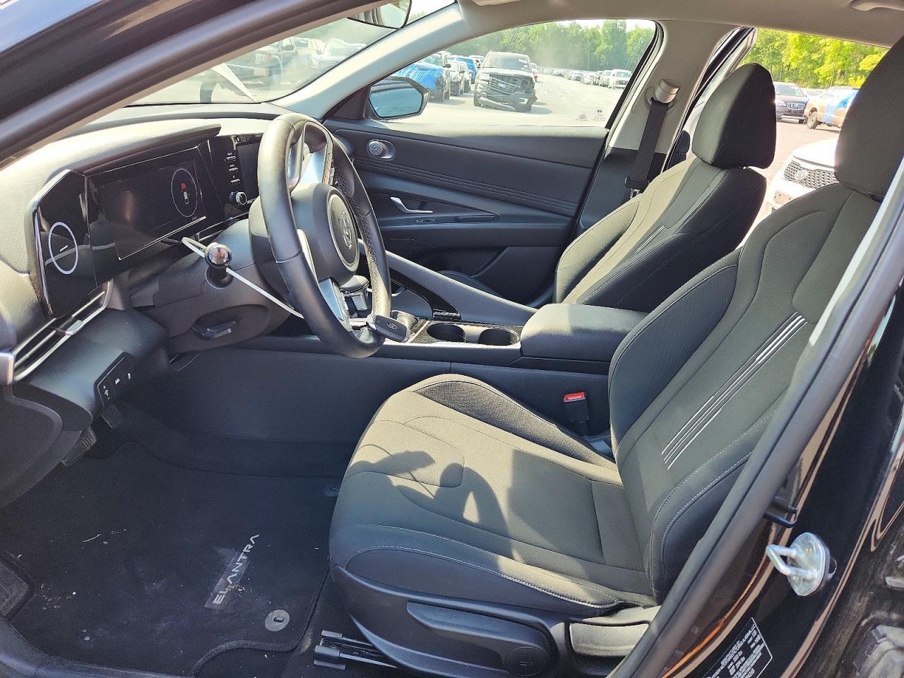 2022 Hyundai Elantra - Фото 7