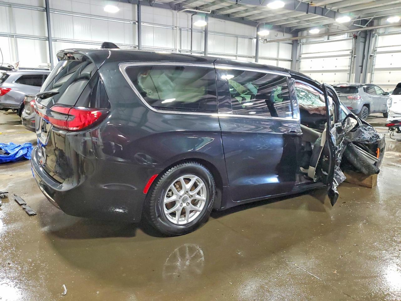 2023 Chrysler Pacifica Touring L - Фото 3