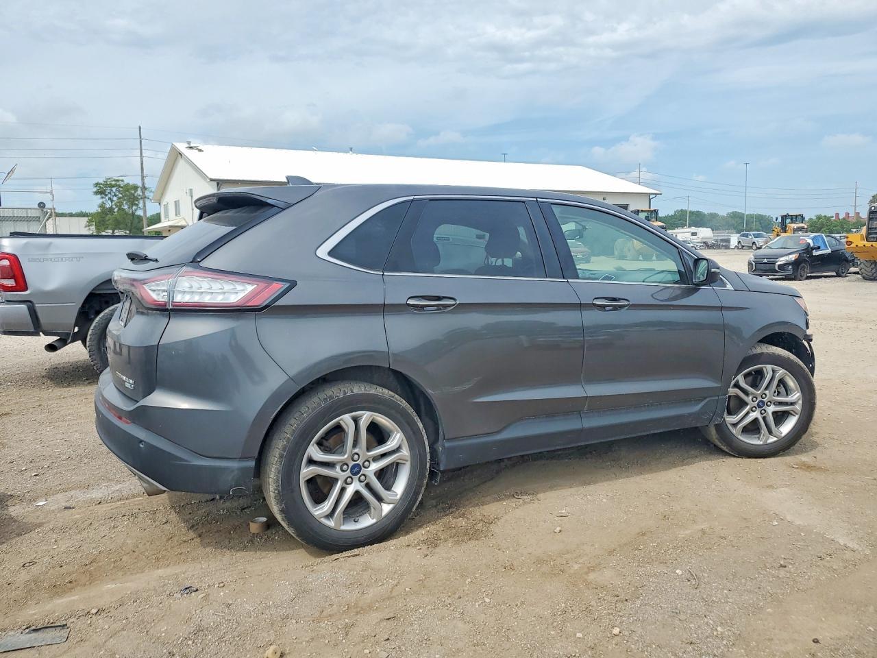2017 Ford Edge Titanium - Image 3