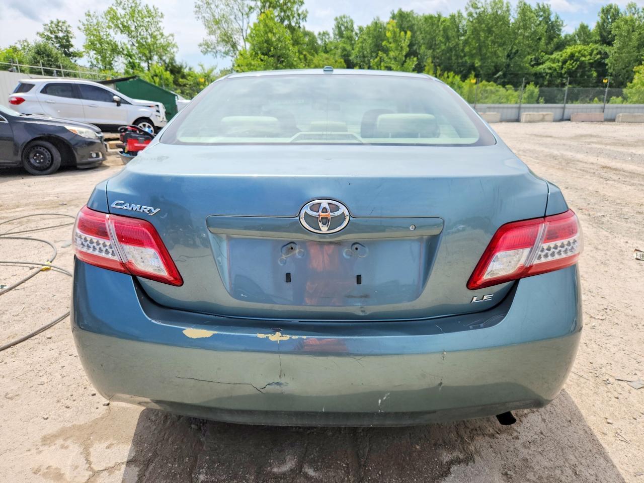 2010 Toyota Camry Le - Image 6