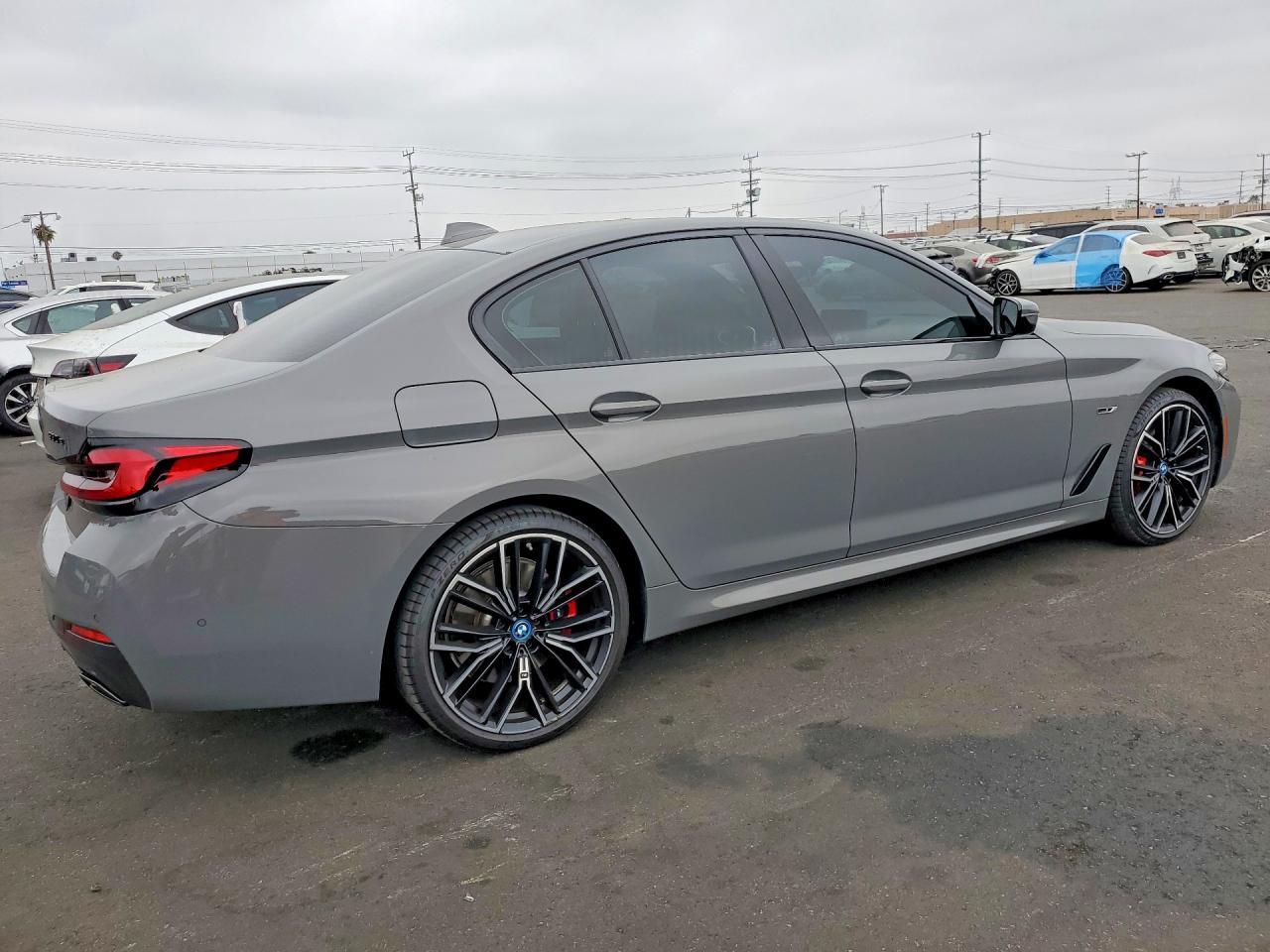 2022 BMW 530E - Image 3
