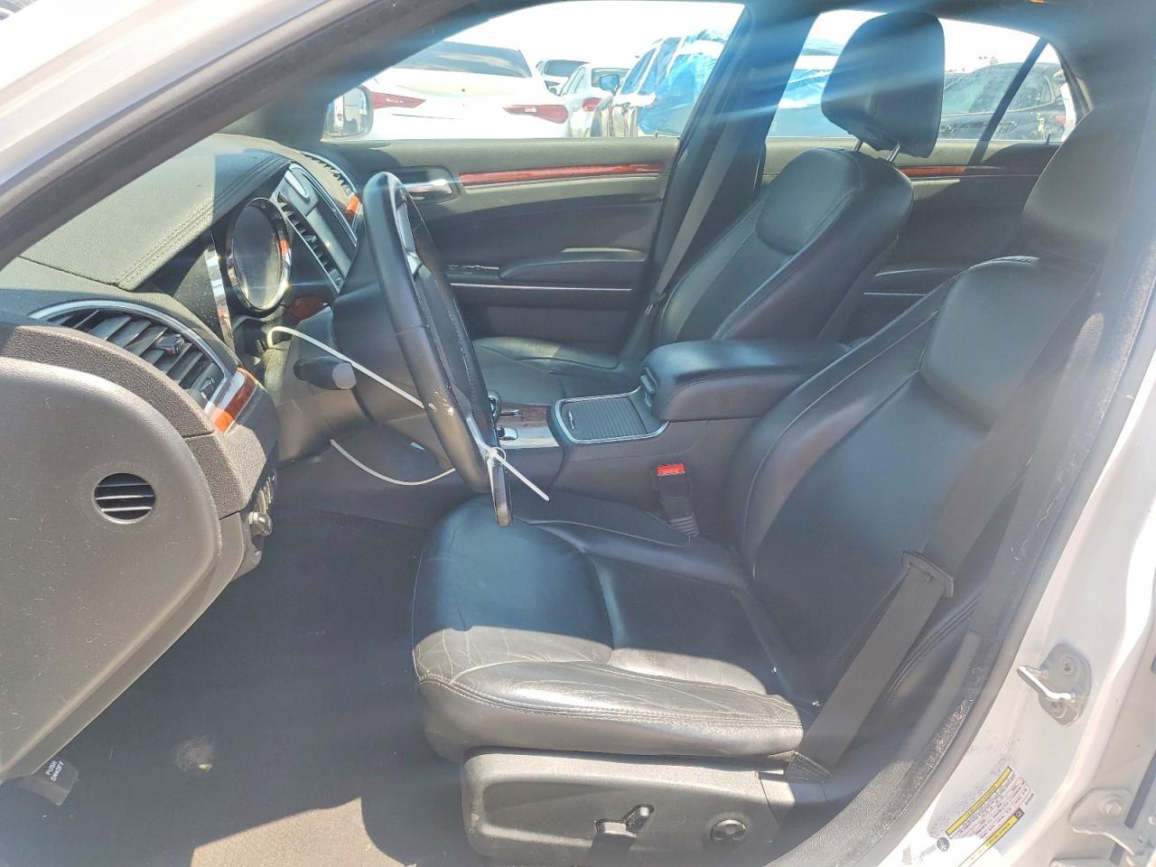 2014 Chrysler 300 - Фото 7