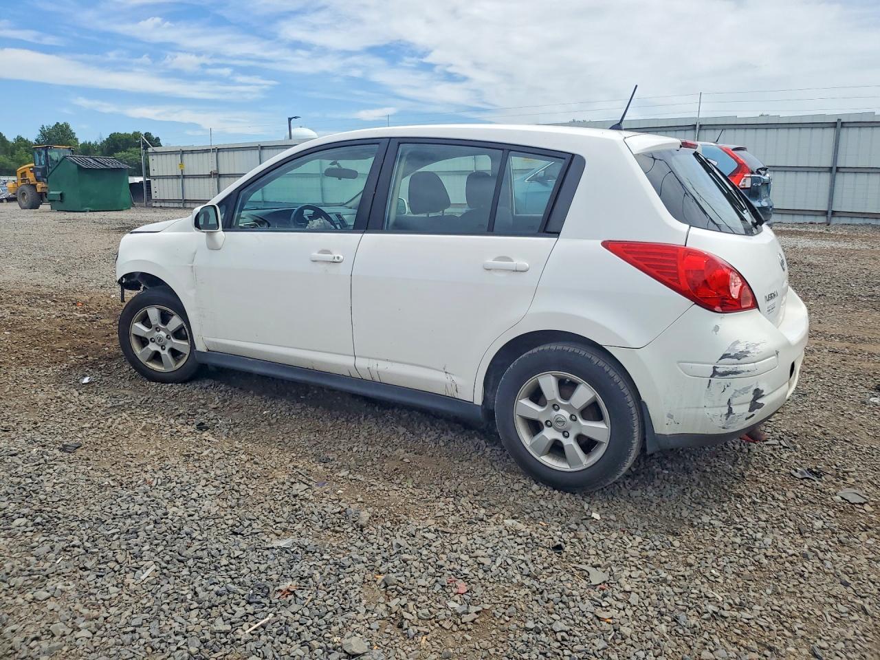 2009 Nissan Versa 1.8 S - Фото 2