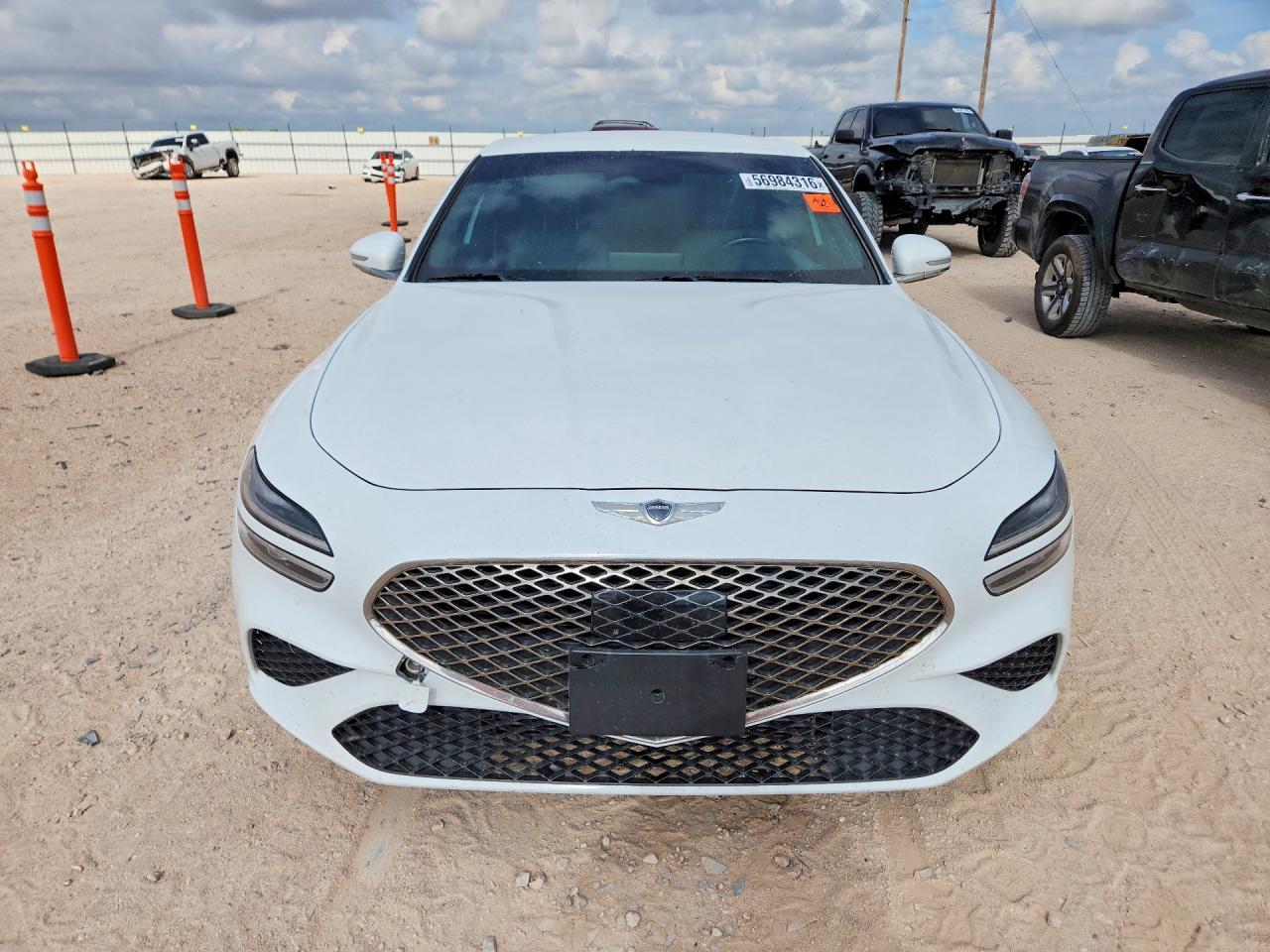 2022 Genesis G70 2.0T - Фото 5
