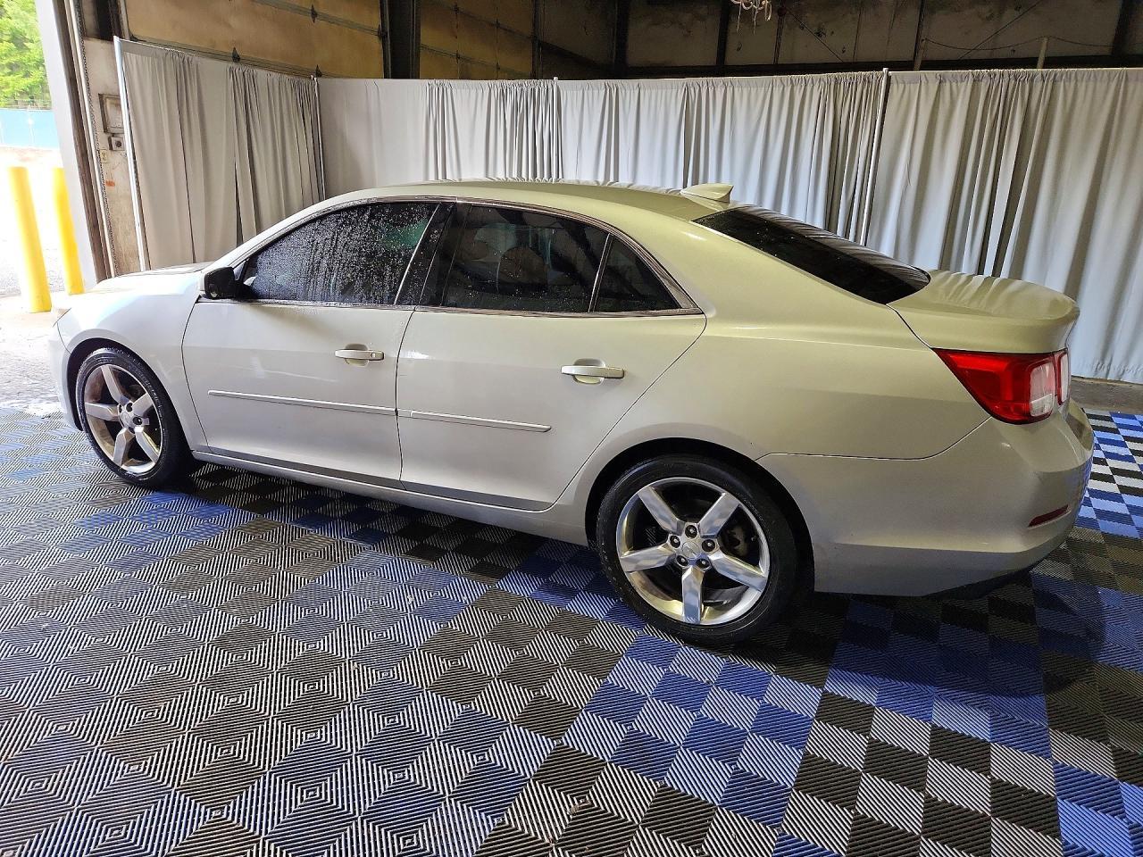 2015 Chevrolet Malibu 1Lt - Фото 2