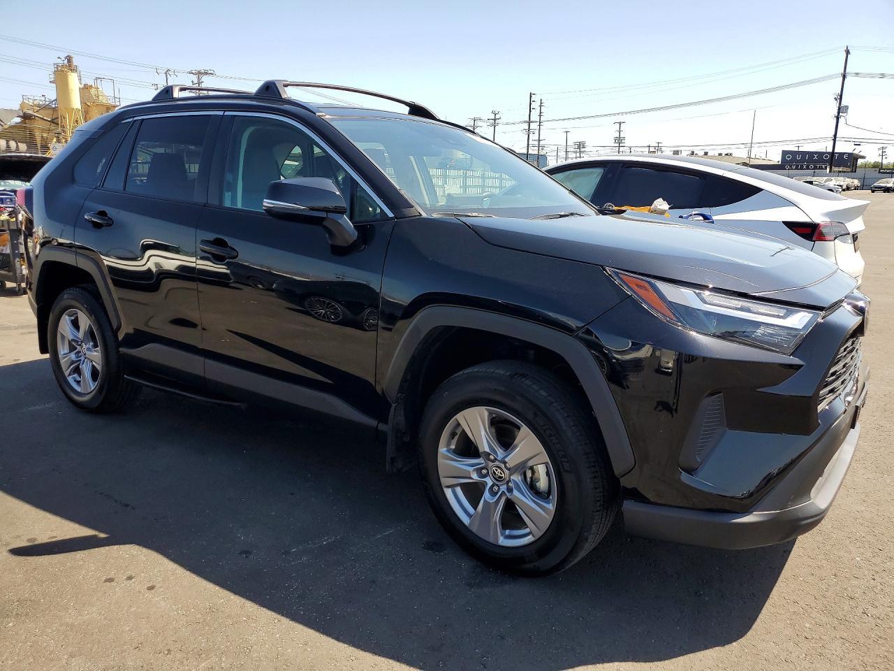 2025 Toyota Rav4 Xle - Image 4