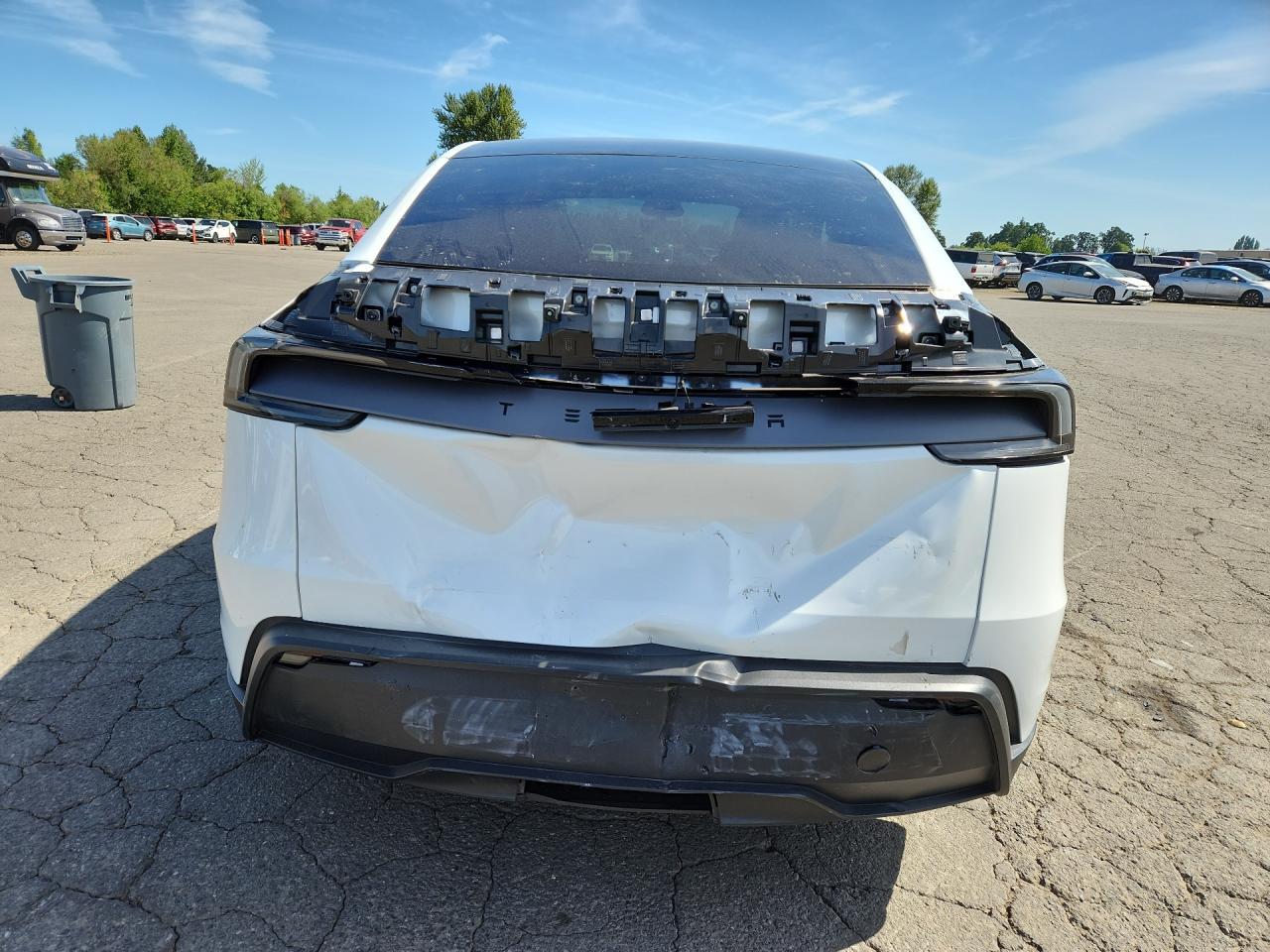 2026 Tesla Model Y - Фото 6
