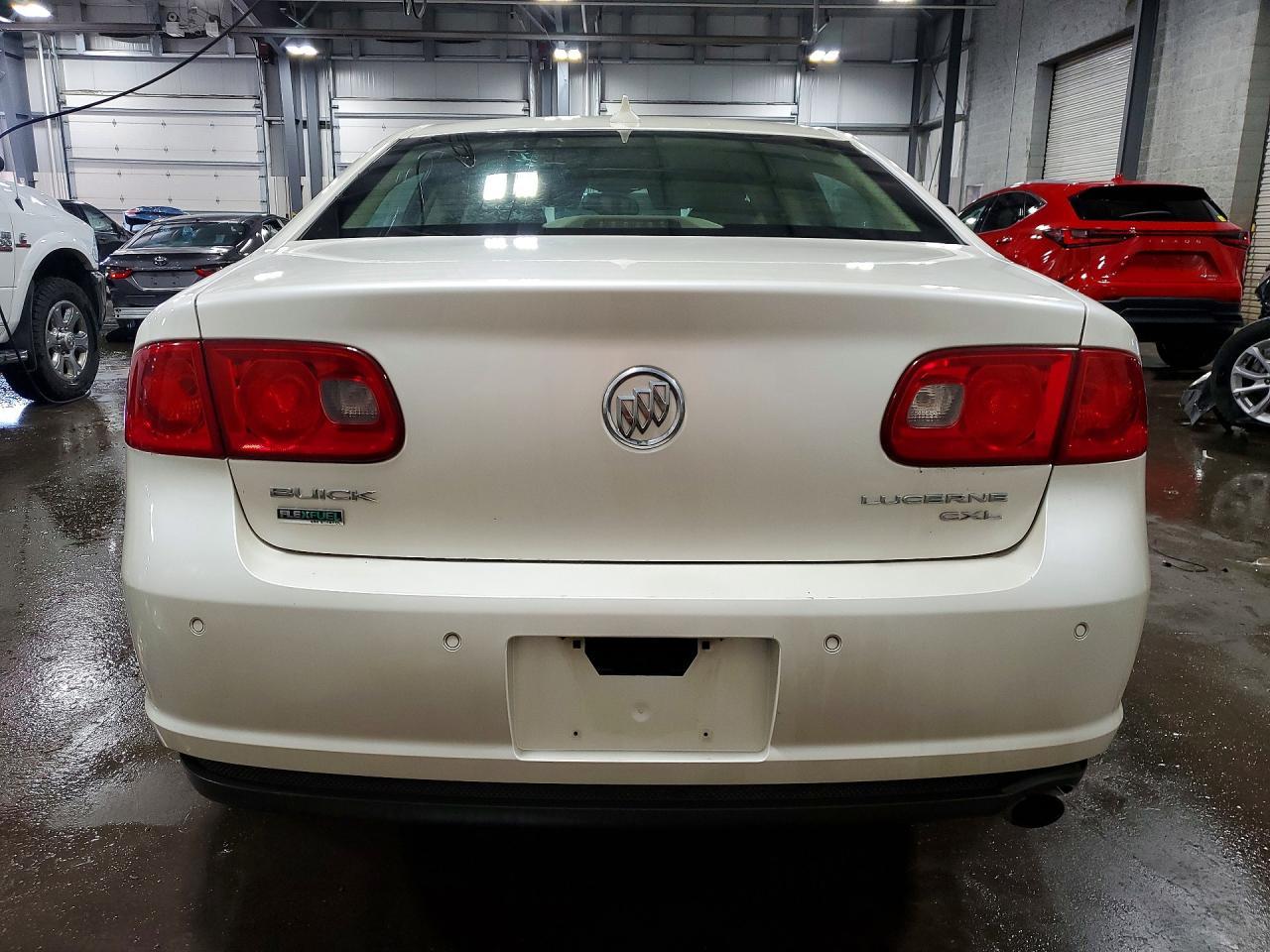 2011 Buick Lucerne Cxl - Image 6