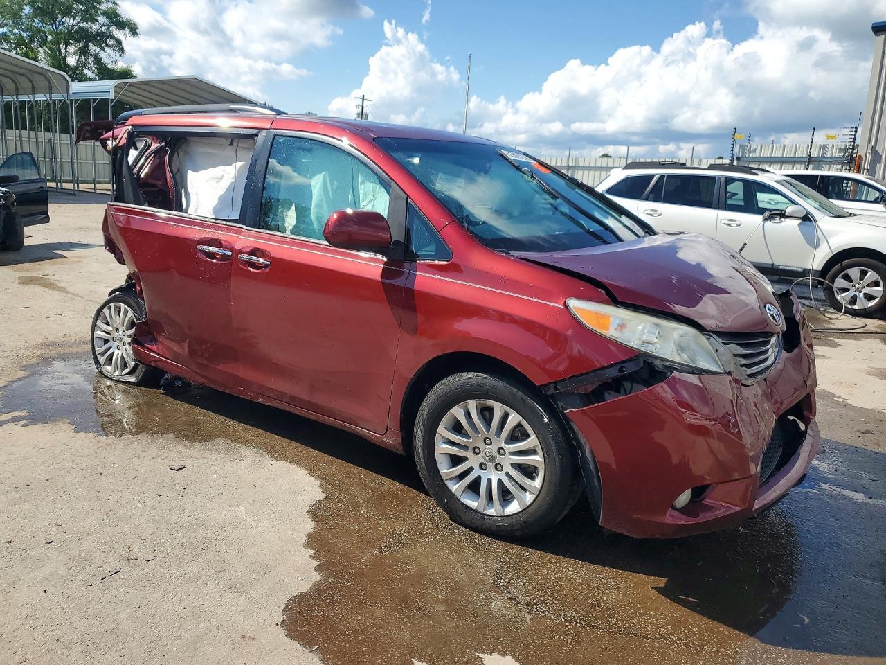2017 Toyota Sienna Xle Premium 8-Passenger - Фото 4