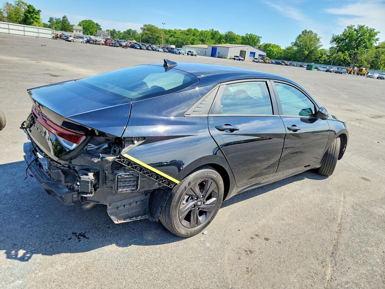2022 Hyundai Elantra - Фото 3